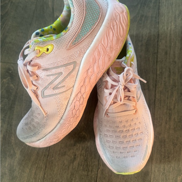 New Balance Women’s Fresh Foam 1080v12 Pink Lemonade Running Shoes Sz 9.5 - Picture 3 of 10